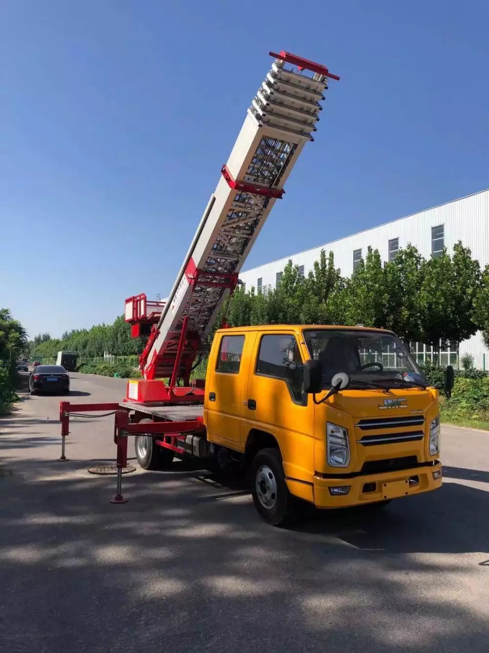 青岛市南附近的云梯车出租服务：轻松解决高空作业需求