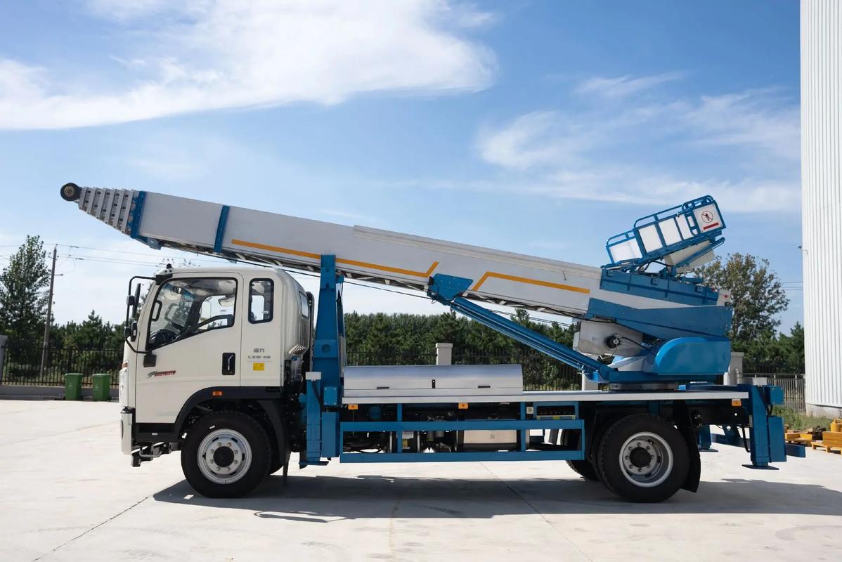 青岛市南云梯上料车租赁费用