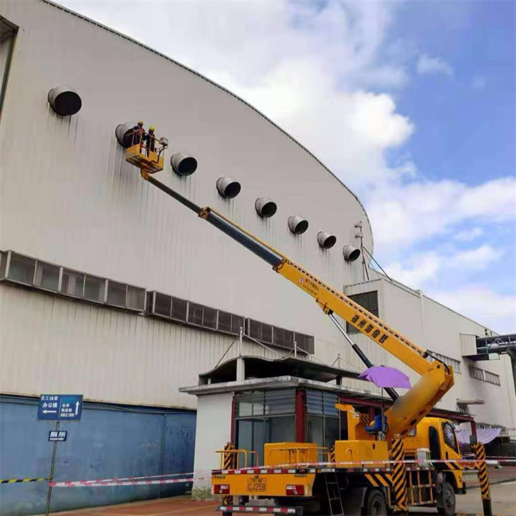 青岛市南高空作业车出租服务：专业广告牌安装解决方案