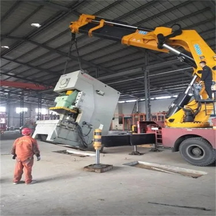 青岛市南80吨折臂吊车出租附近电话