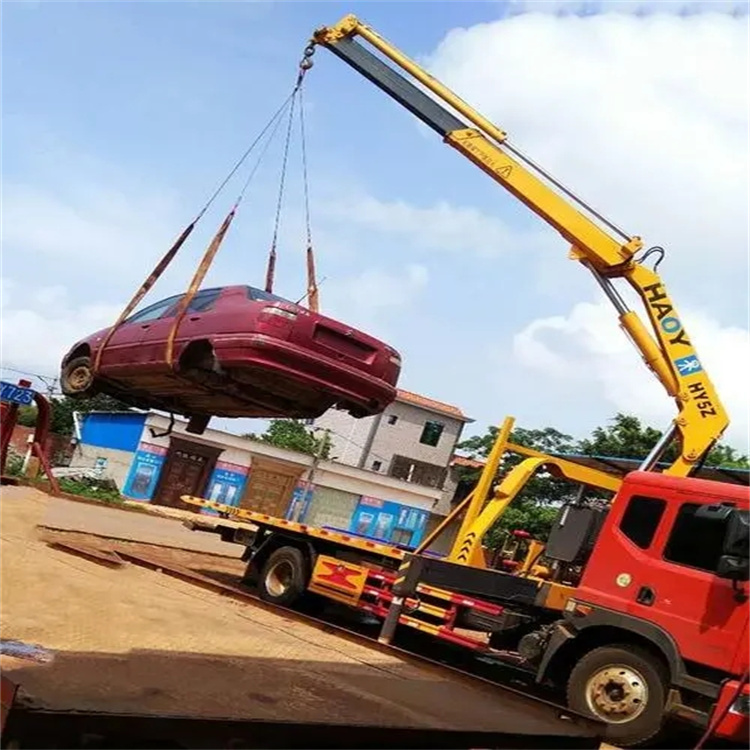 青岛市南吊车吊汽车的正确方法